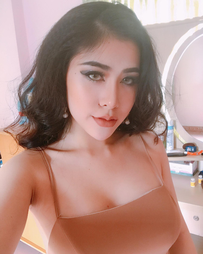 Động lực đi học mỗi ngày: Cô giáo biết 3 ngoại ngữ, chơi 4 nhạc cụ, gợi cảm hết nấc!